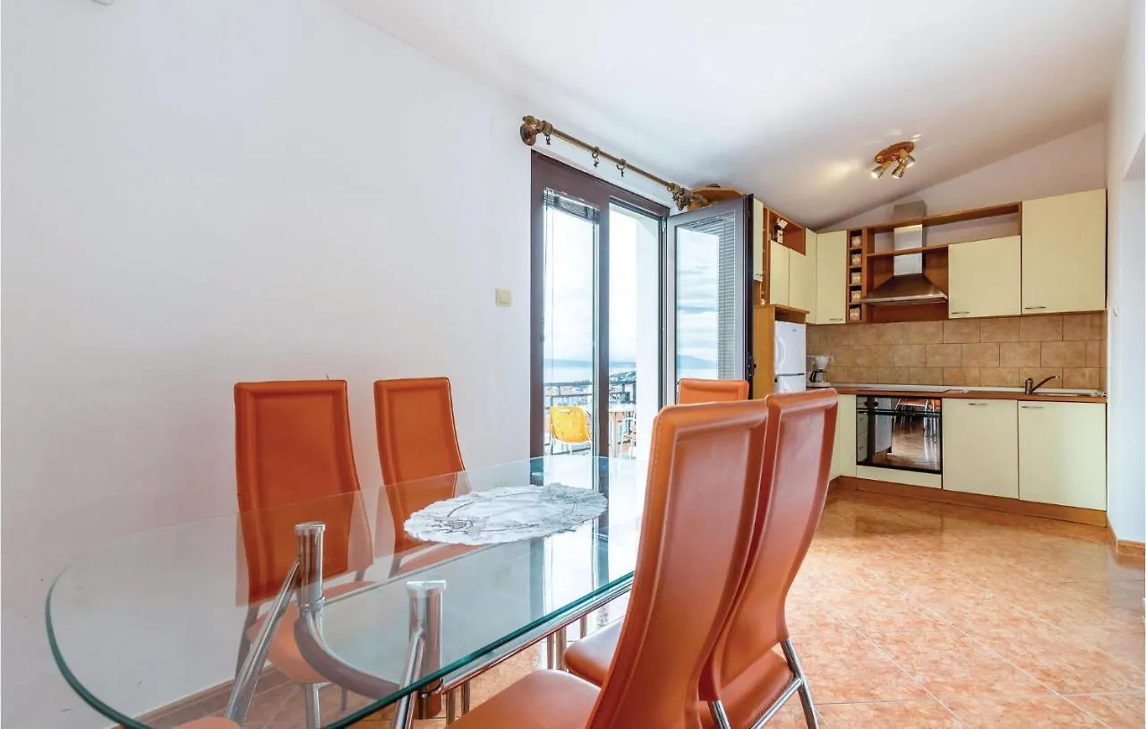 Cozy Apartment In Novi Vinodolski With Kitchen