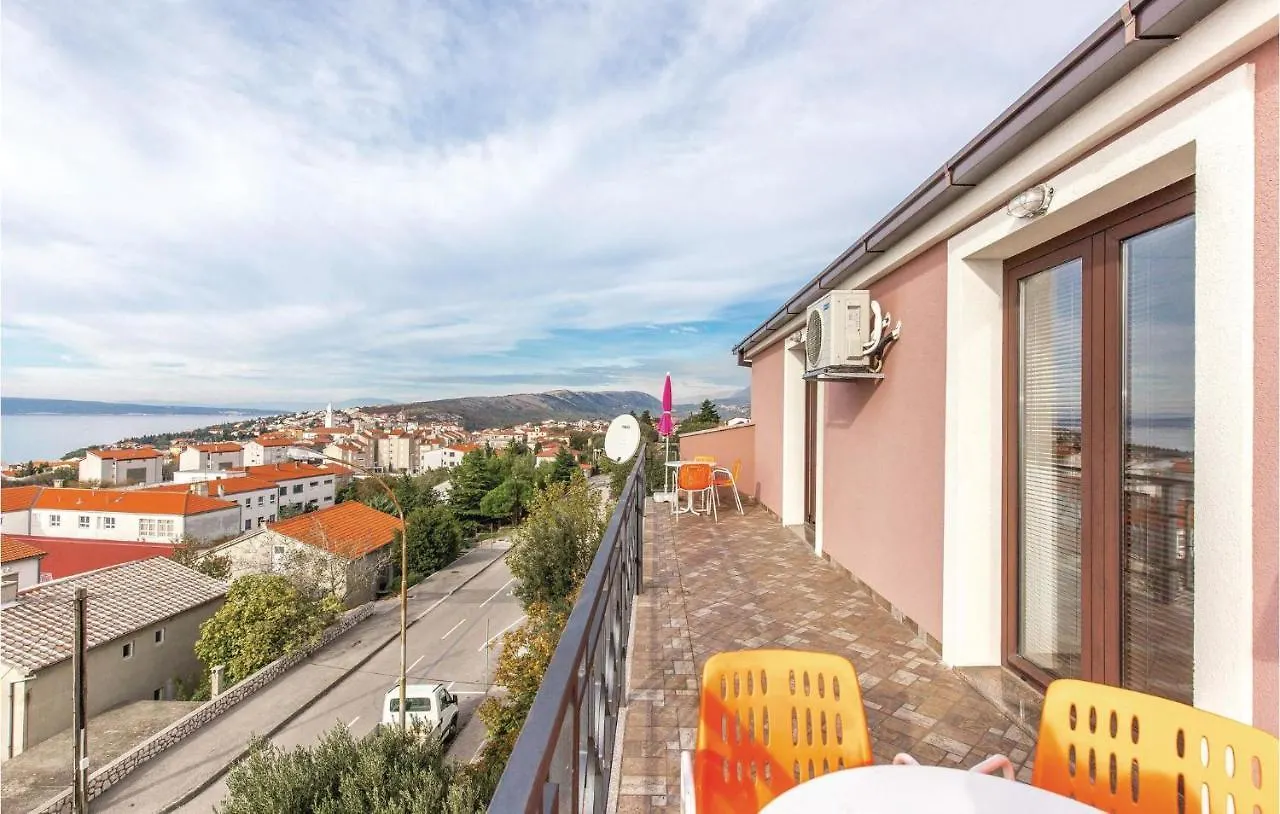 Cozy Apartment In Novi Vinodolski With Kitchen